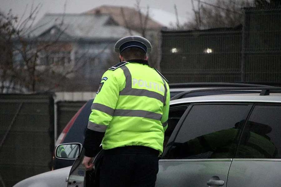 Cercetat penal pentru conducere fără permis