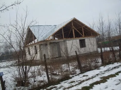 S-a ales cu dosar penal pentru doi litri de vin și 500 de lei
