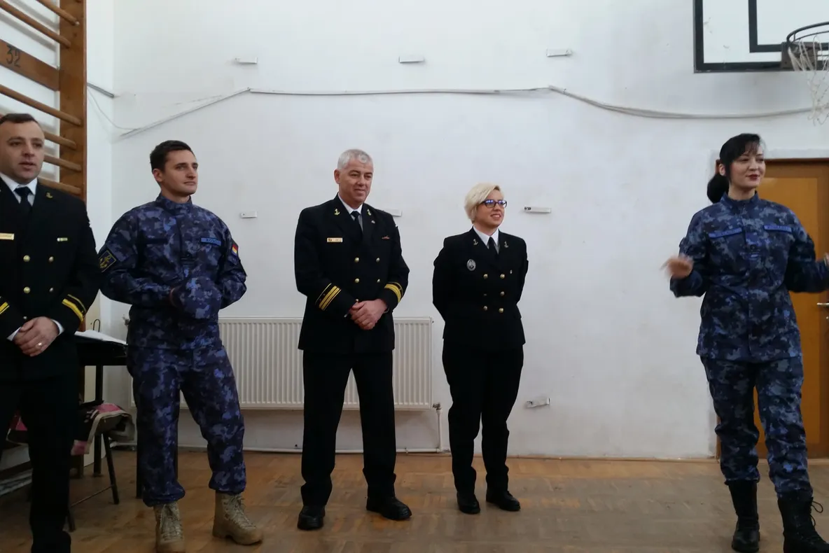 Reprezentații Flotilei Fluviale s-au întâlnit astăzi cu elevii Liceului Matei Basarab din Măxineni