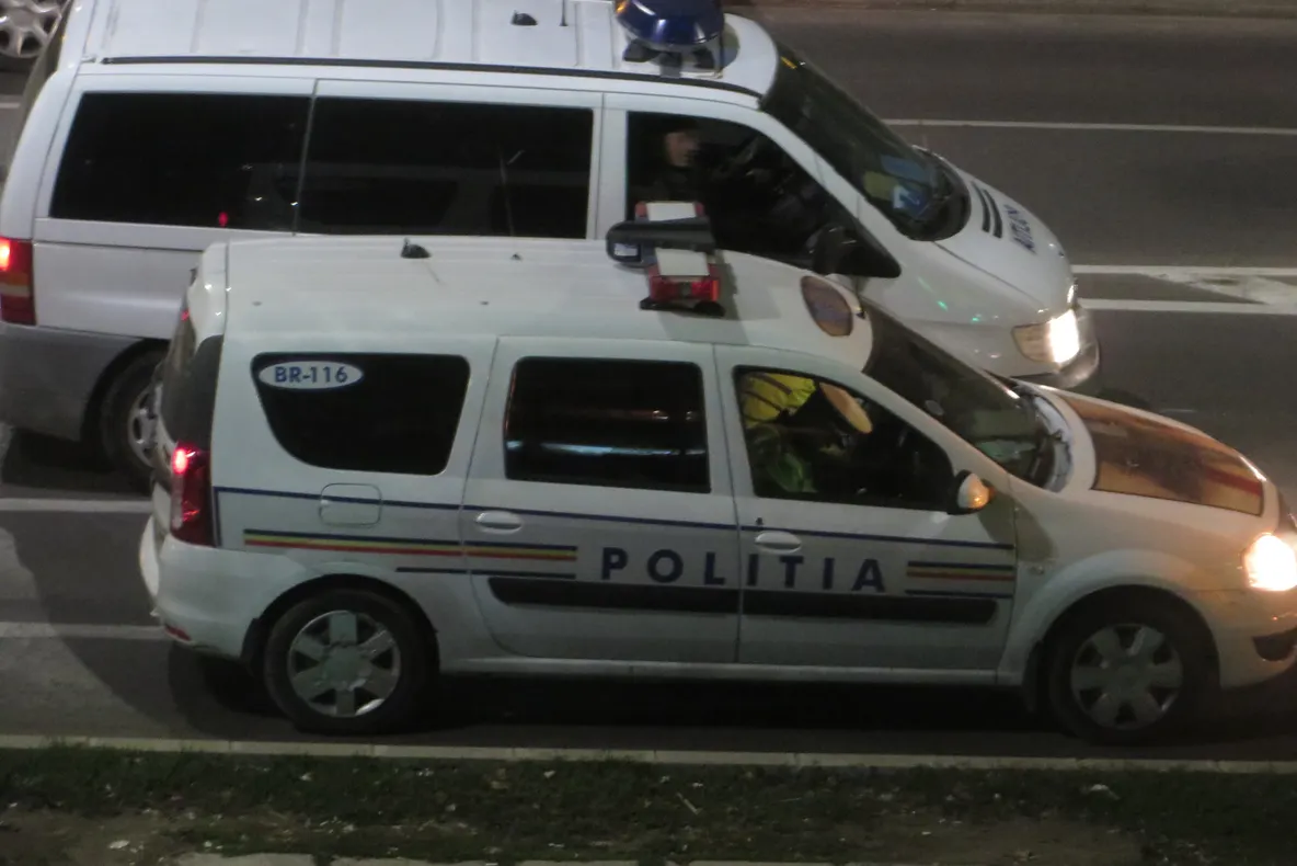 49 de persoane, oprite în trafic şi 27 de autovehicule controlate! Polițiștii au aplicat, doar ieri, 26 de sancțiuni