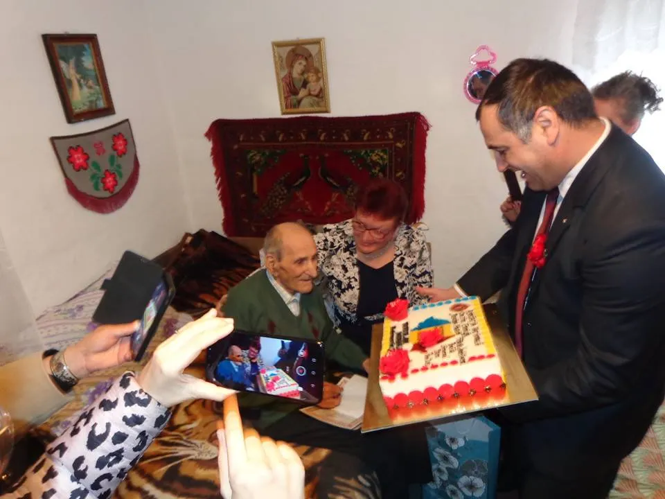 Veteran de război sărbătorit de Asociația Cultul Eroilor la împlinirea a 100 de ani