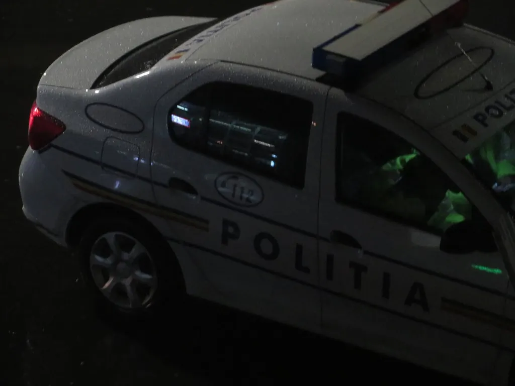 Un tânăr fără permis depistat la volanul unui autoturism fără ITP și RCA