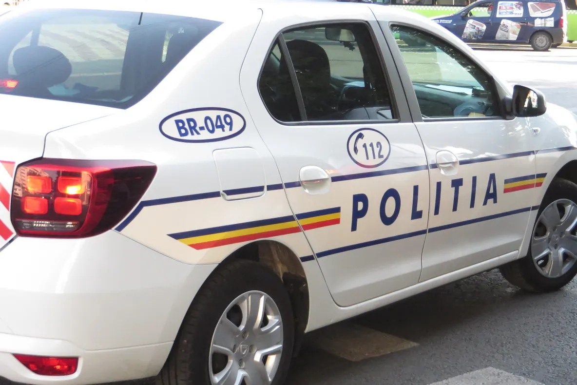 Doi minori de 10 ani din Brăila bănuiți de furturi din autoturisme