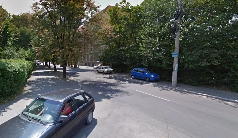 Tancrad a făcut ”buba” în Hipodrom! Muncitorii au decopertat o porțiune de stradă asfaltată anul trecut! Primăria spune că nu va plăti lucrarea!