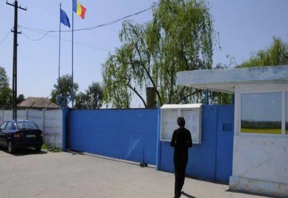 Deținuții de la Tichilești au votat cu urna mobilă