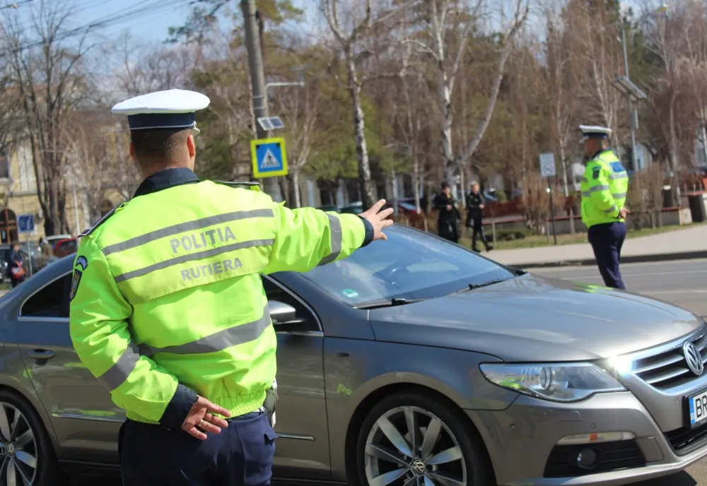 Poliţiştii au ridicat în vederea suspendării dreptului de a conduce 5 permise de conducere