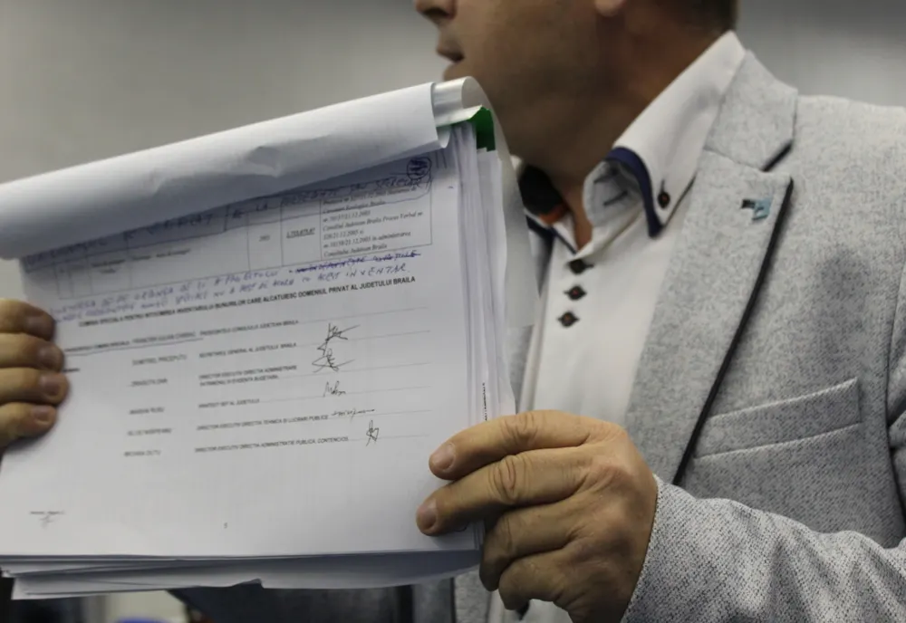 Discuții aprinse pe tema lipsei unei semnături la o anexă de la un proiect de hotărâre
