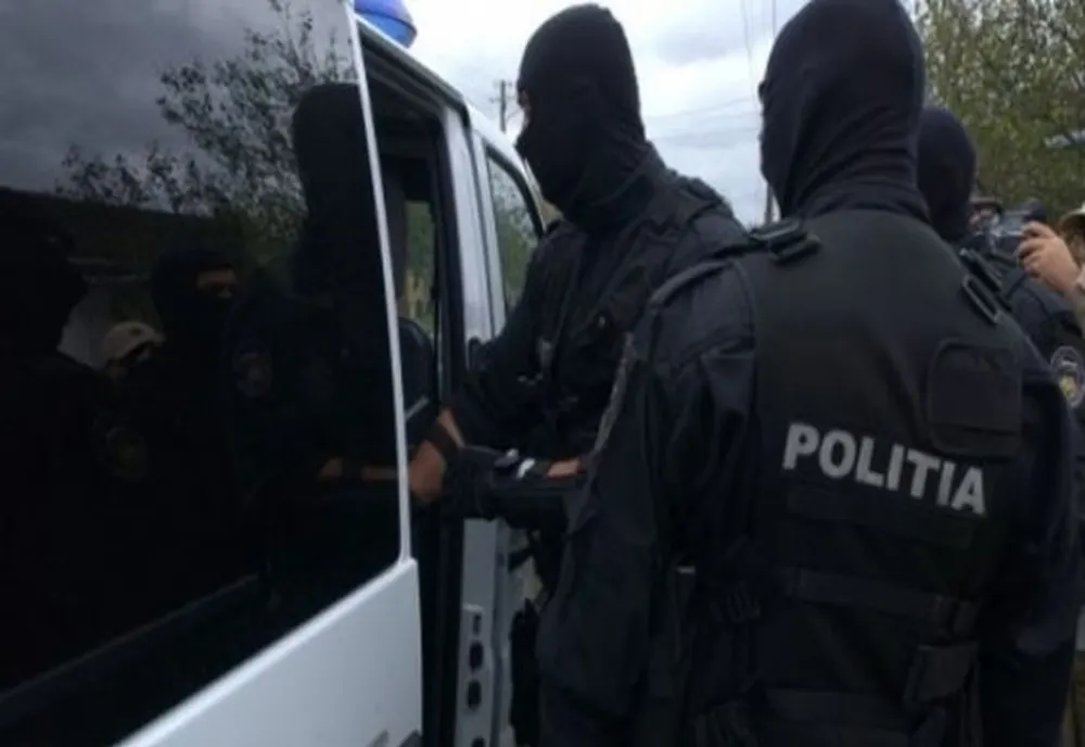 Percheziţii în Brăila pentru destructurarea unei grupări specializate în infracţiuni informatice