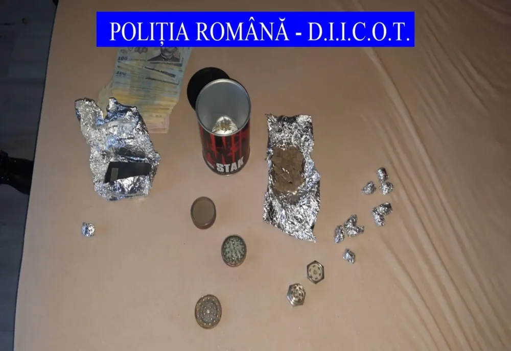 Doi tineri gălățeni reținuți pentru trafic de droguri