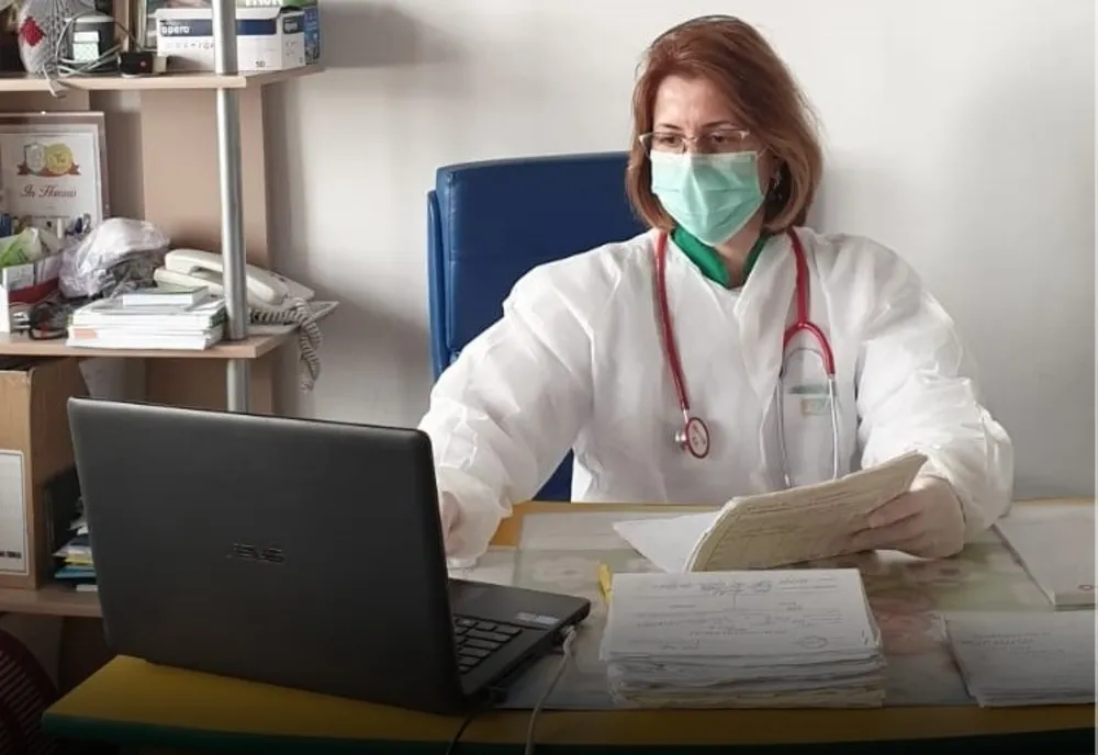 Medicii de familie primesc gratuit măști chirurgicale, puse la dispoziție de Ministerul de Interne