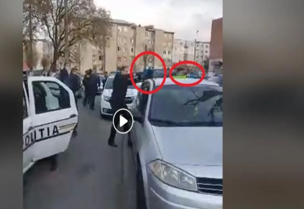 VIDEO - Imagini incredibile la Hunedoara - Poliția scoasă cu forța dintr-un cartier, mașini vandalizate - Autoritățile AU APELAT LA ARMAMENT