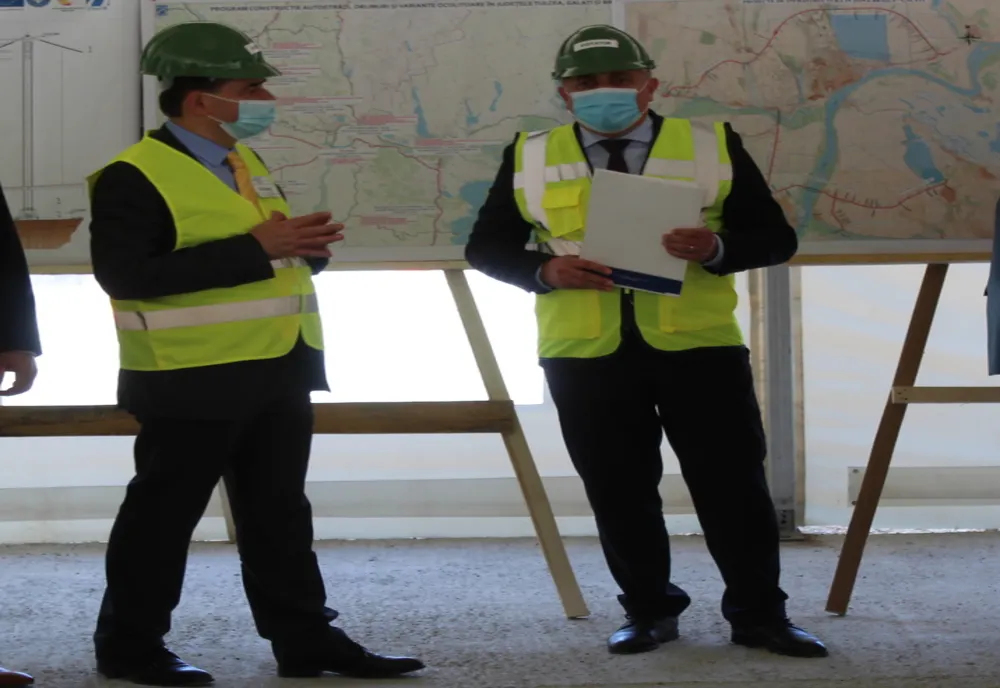 Orban și Bode au inspectat lucrările realizate la Podul suspendat peste Dunăre în zona Brăila