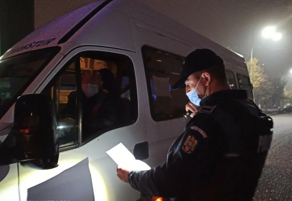38 persoane care nu au respectat interdicțiile privind circulația persoanelor în afara locuinței în intervalul orar 23.00-05.00