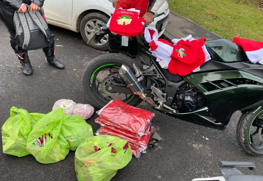 Video: Ajutoarele lui Moș Crăciun au împărțit cadouri copiilor din Brăila și Galați