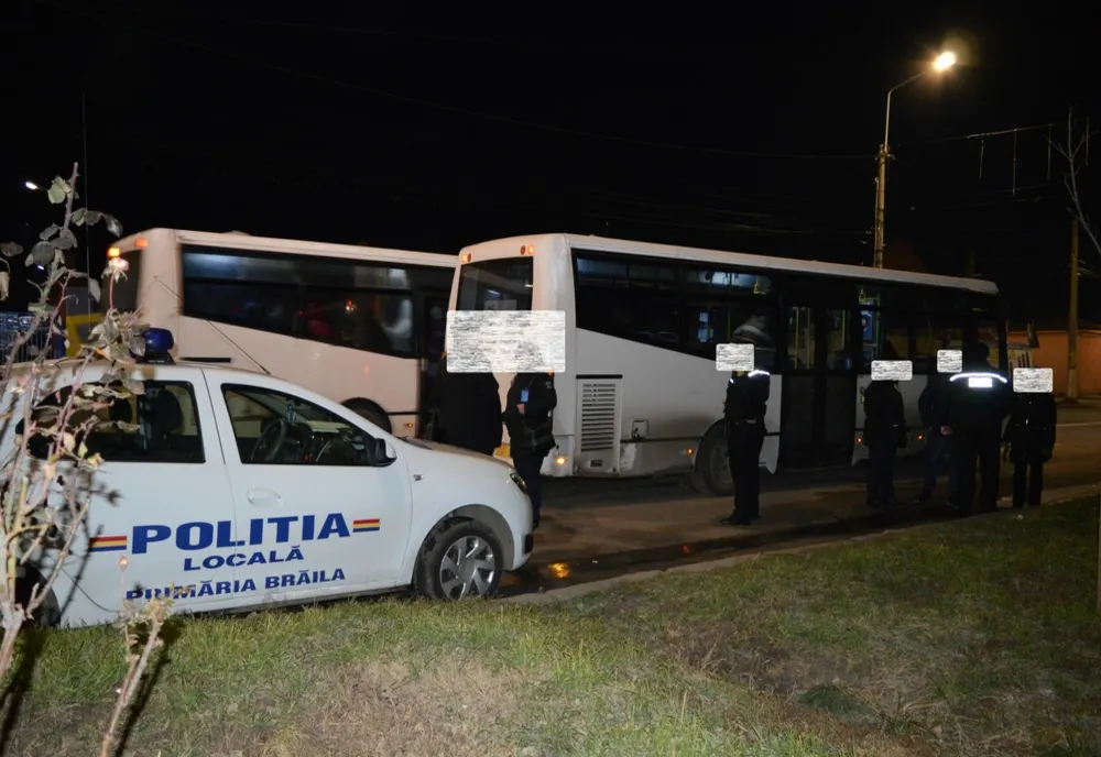 Politist local agresat de un călător prins fără bilet