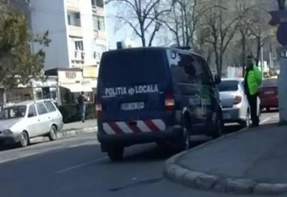 Taximetrist depistat de Poliția Locală în ”serviciu” deși avea permisul suspendat