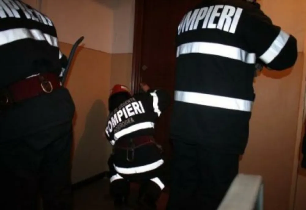 Bărbat de 81 de ani găsit decedat în propriul apartament