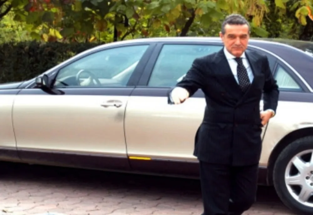Gigi Becali a rămas fără permis de conducere în Argeș