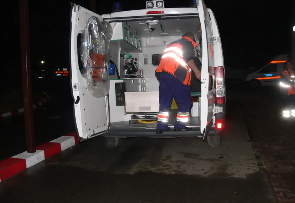 Foto: Accident pe Dunăre. O barcă de agrement a intrat într-o barcă pescărească