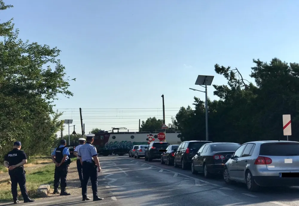 Opt permise reținute pentru depășirea coloanei de vehicule de la trecerea la nivel cu calea ferată