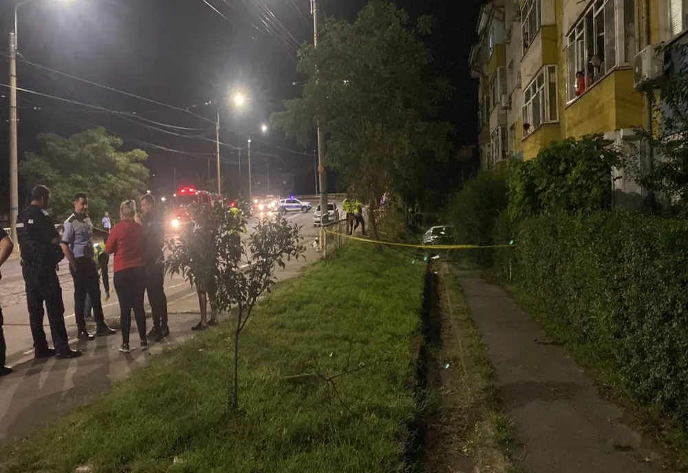 Accident mortal luni seara pe podul de la Apollo din municipiul Brăila. Mașina era condusă de o tânără de 17 ani, care nu deținea permis de conducere și se afla sub influența substanțelor psihoactive
