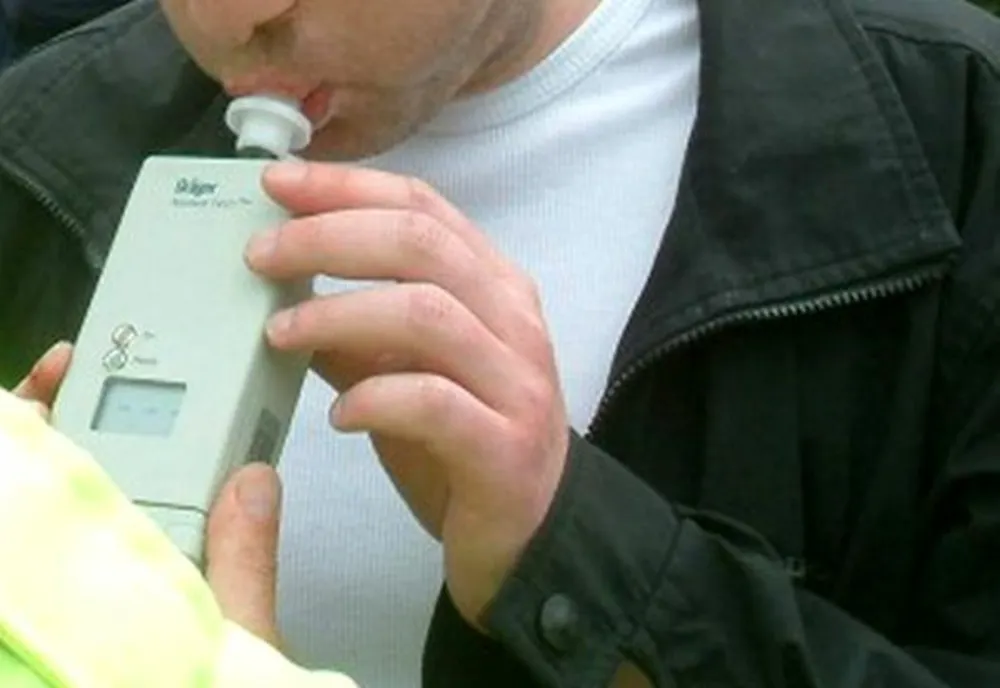 Un brăilean conducea un autoturism cu înmatricularea expirată de un an și sub influența băuturilor alcoolice