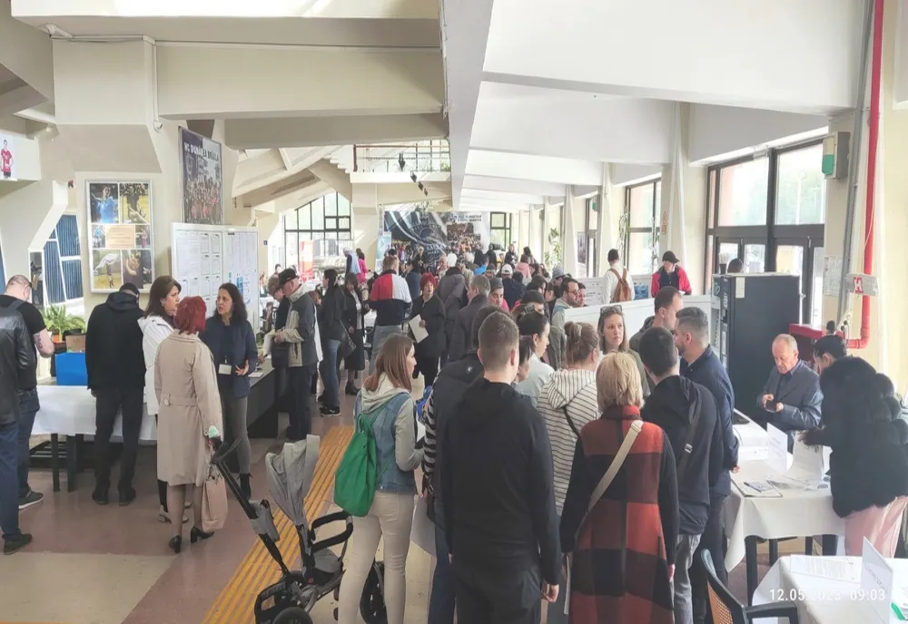 La ”Bursa locurilor de muncă” organizată astăzi de AJOFM Brăila au participat 410 solicitanți de loc de muncă