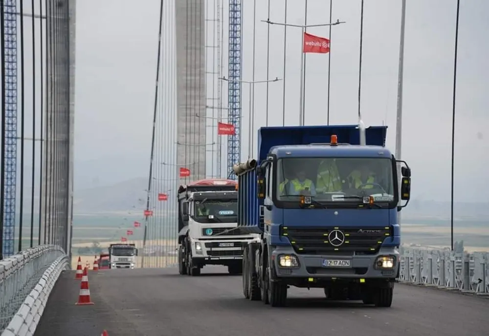 Astăzi au început testările statice la suprastructura podului suspendat peste Dunăre de la Brăila