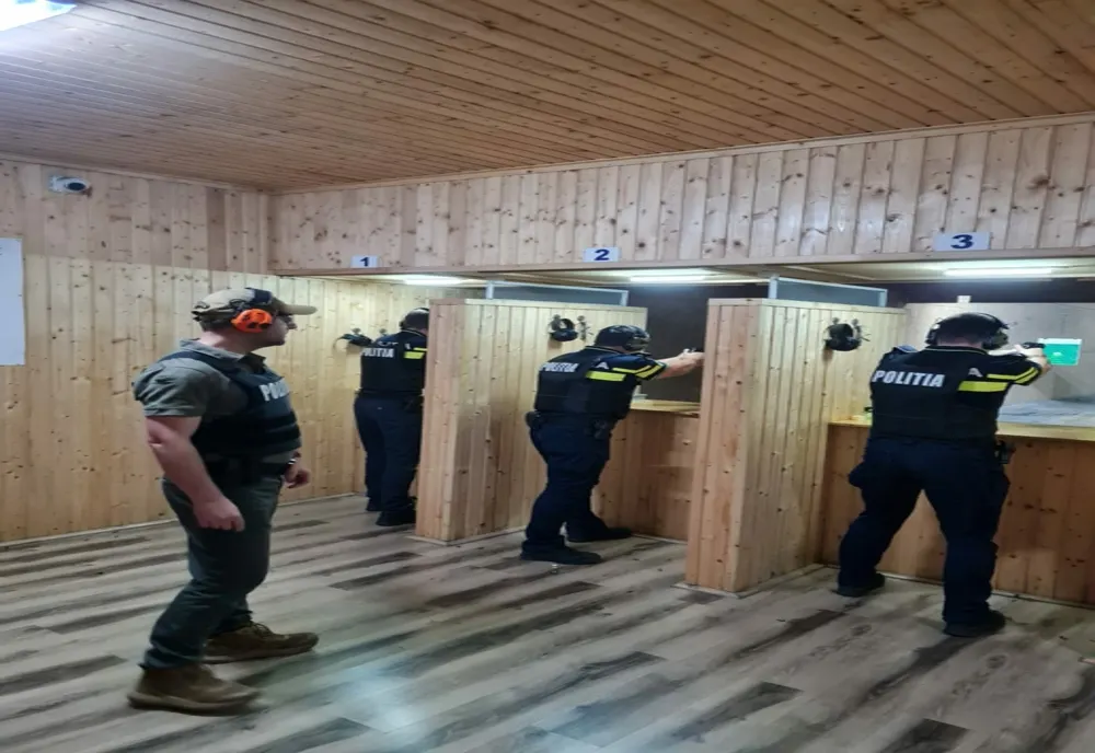 20 de polițiști, încadrați recent din sursă externă, au urmat un modul de instruire în domeniul tragerii cu armamentul din dotare