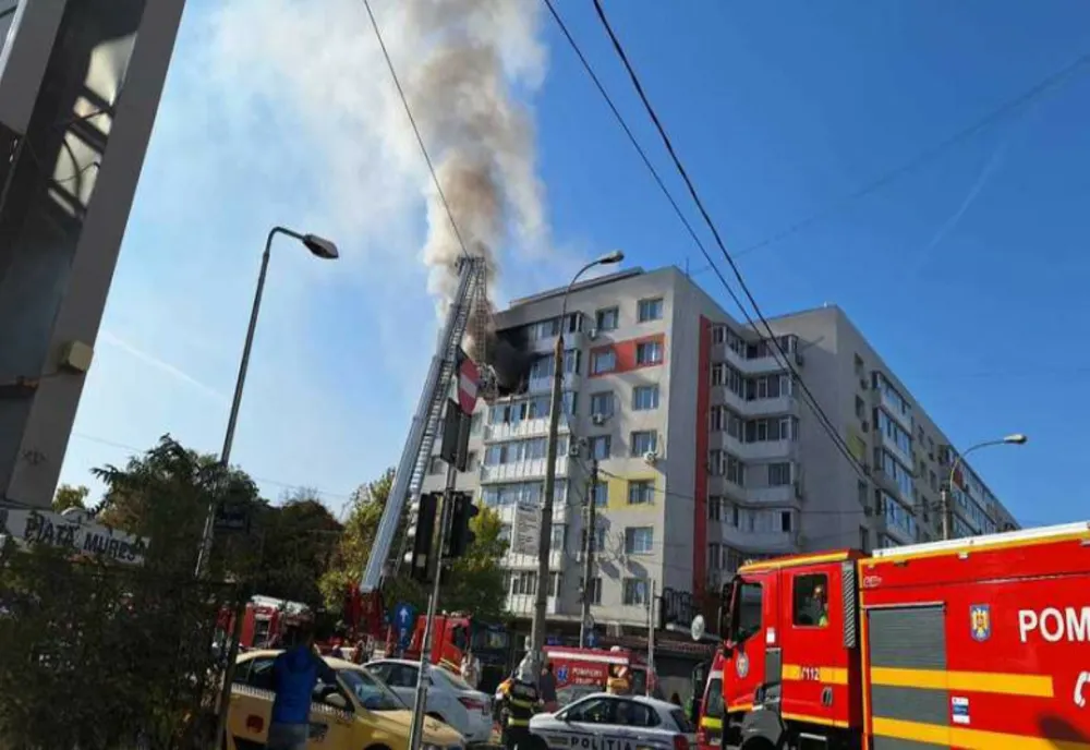 Apartament din Brăila, cuprins de incendiu. Două persoane sunt resuscitate