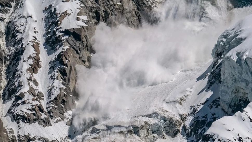 Risc ridicat de avalanșă în masivele montane, la 1.800 de metri altitudine