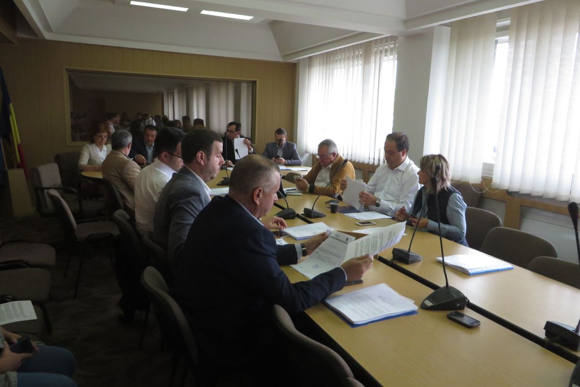Ședință de îndată fără scântei, cu toate proiectele votata în unanimitate