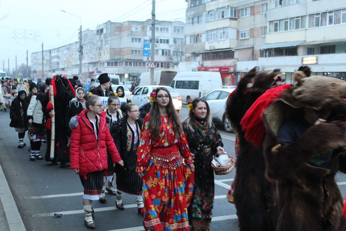 Galerie foto+video: Parada Portului Popular pe Calea Călărașilor din municipiul Brăila
