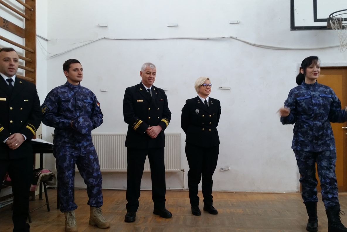 Reprezentații Flotilei Fluviale s-au întâlnit astăzi cu elevii Liceului Matei Basarab din Măxineni