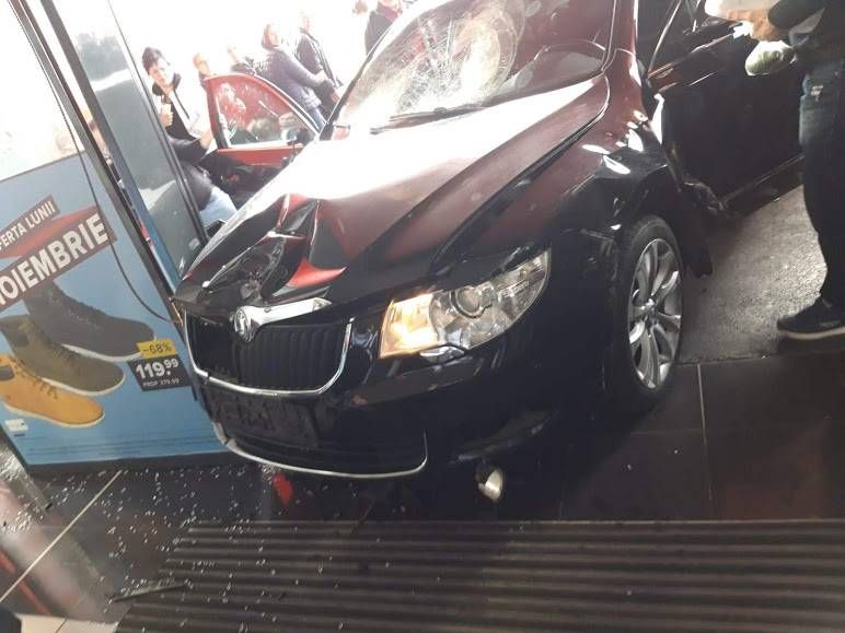 Încă 30 de zile de arest preventiv pentru atacatorul de la Mall Brăila