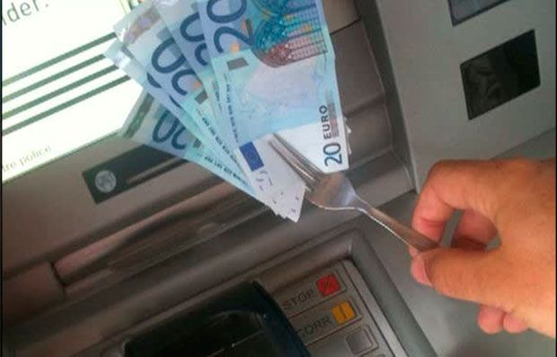 Magistrații gorjeni au dispus confiscarea furculițelor folosite de brăileni pentru spargerea bancomatelor!