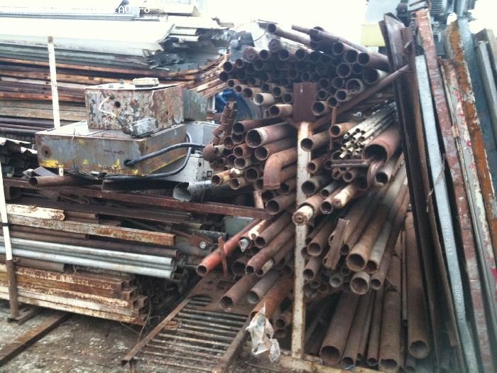 Vrâncean, prins cu 320 kg de fier vechi, fără acte! Bunurile au fost confiscate iar șoferul, amendat!