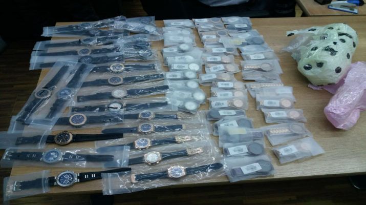 Produse de uz casnic și ceasuri, vândute din portbagaj!