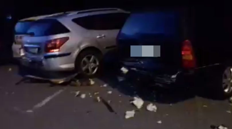 Aflată sub influența alcoolului, o brăileancă s-a urcat la volan și a lovit două autoturisme!