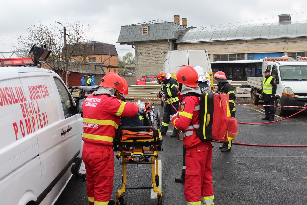 Plan roșu de intervenție la un supermarket din Brăila