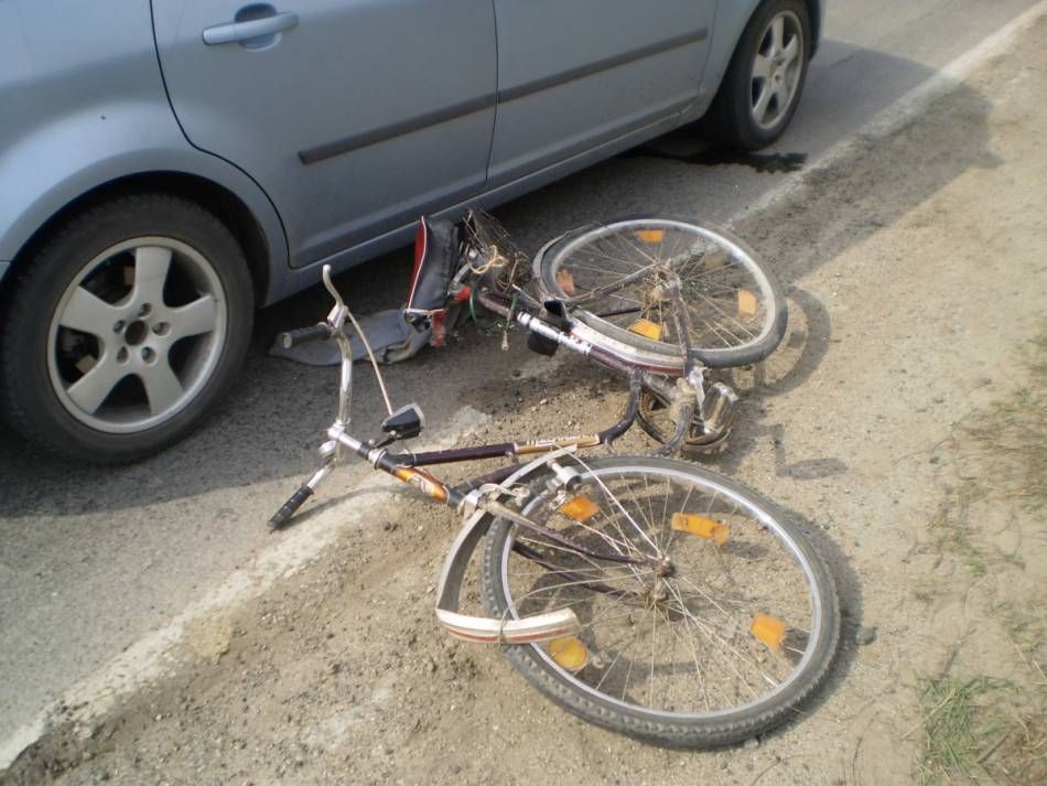 Biciclist accidentat de un șofer băut
