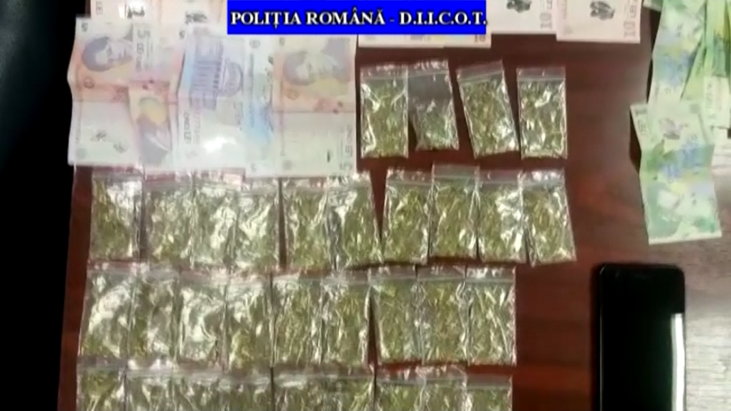 Doi brăileni prinși în flagrant vânzând etnobotanice în Ploiești