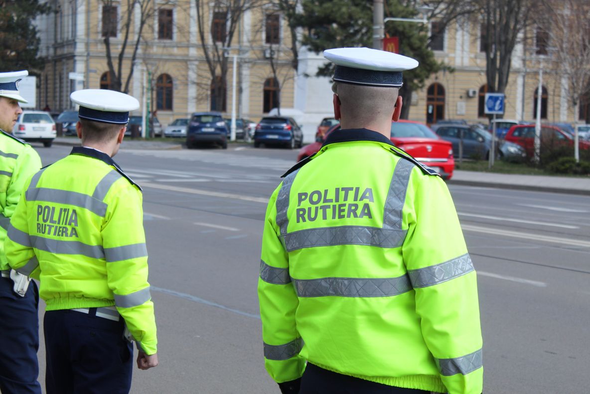 Șoferii brăileni vor fi opriți mâine de polițiști! Agenții de la Rutieră, implicați în campania referitoare la utilizarea telefonului mobil în timpul conducerii unui vehicul!