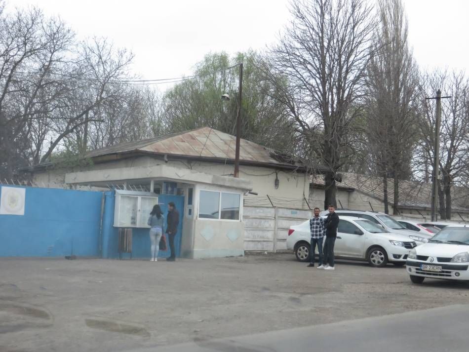 Condamnat pentru tentativă de omor, depistat de polițiști și internat la Centrul de Detenţie Tichileşti