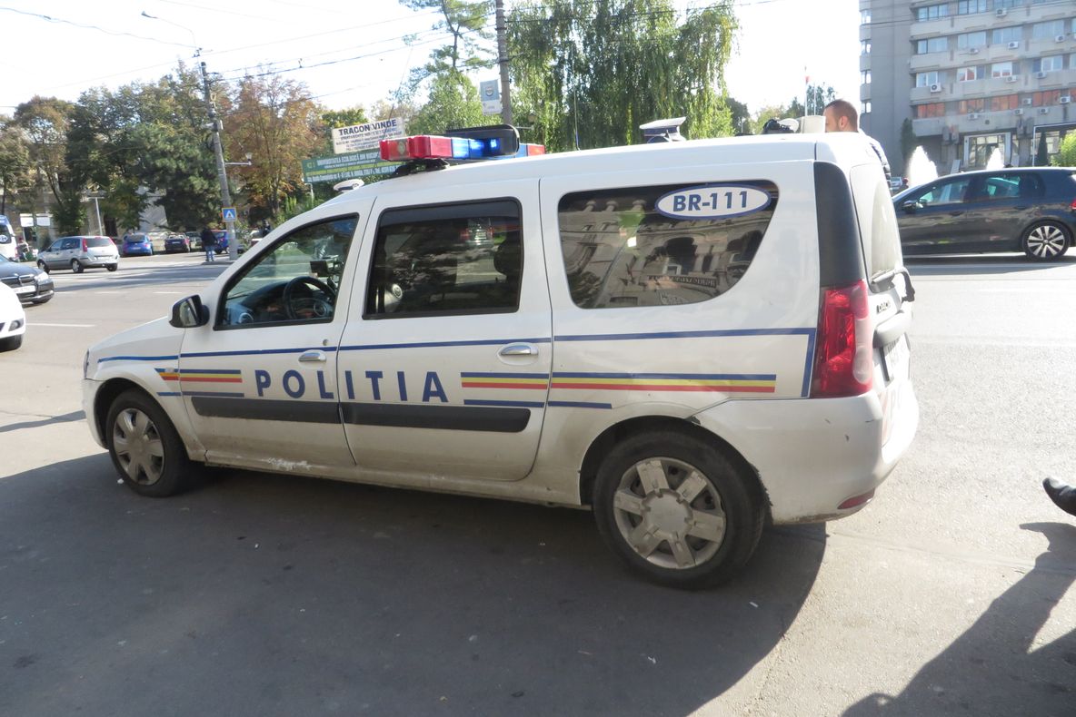 Razii ale Poliției: au fost verificate 8 societăți comerciale și oprite în trafic şi controlate 50 de autovehicule!