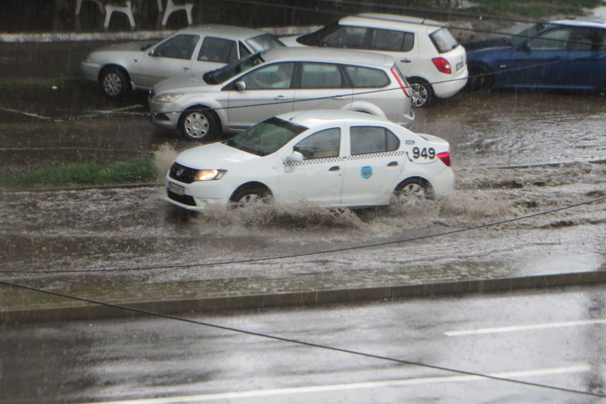 Ploaie torențială la Brăila