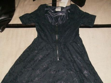 A vrut să-i facă un cadou iubitei și a furat o rochie dintr-un magazin