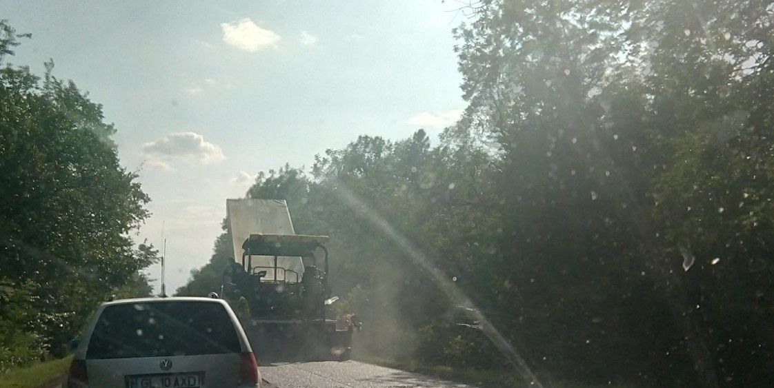 O autobasculantă a intrat într-un stâlp și a oprit furnizarea de gaze la un hotel din stațiunea Lacu Sărat