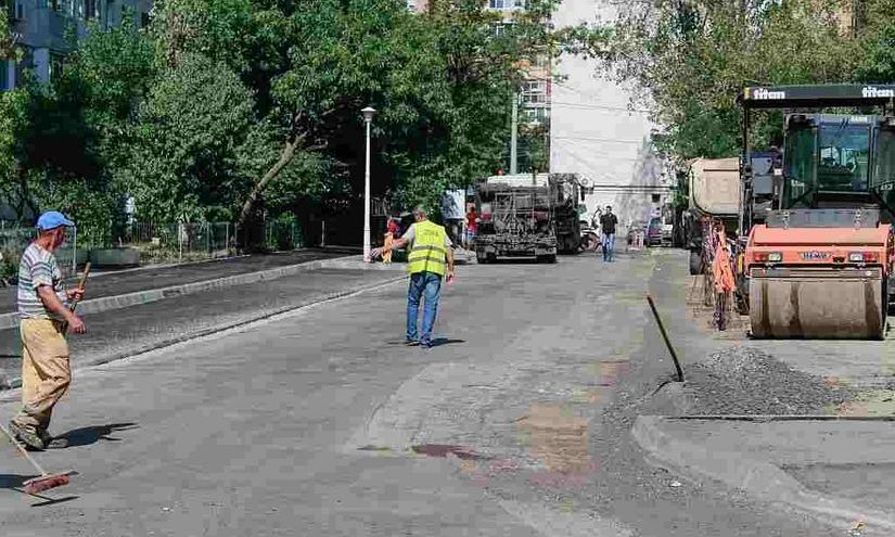 Primarul le-a pus gând rău asfaltatorilor: ”Nu vom recepționa nicio lucrare prost făcută!”