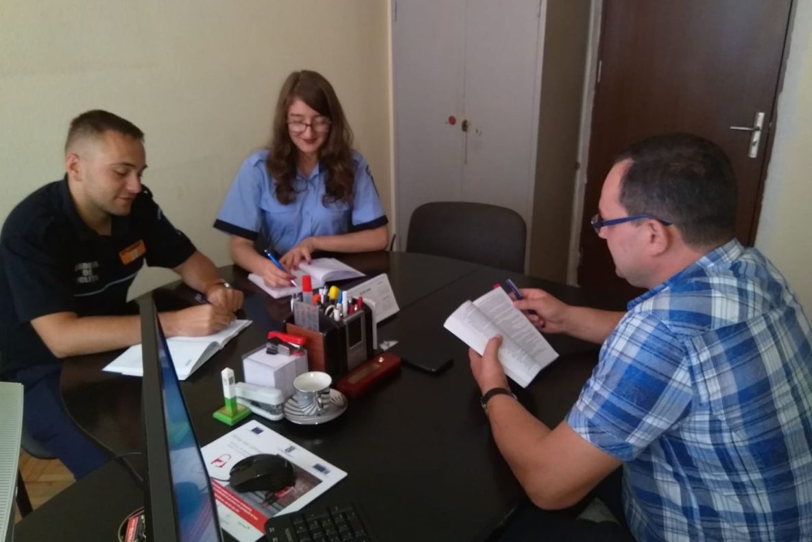 Studenți ai Academiei de Poliție în practică la Biroul de Imigrări Brăila